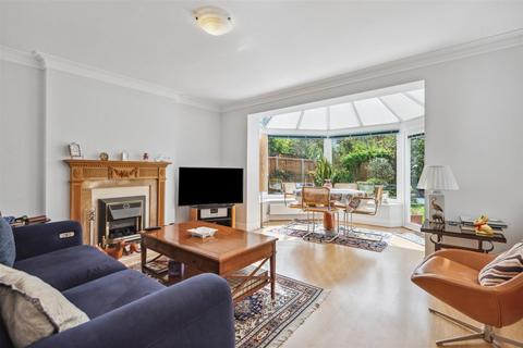 30 Fitzroy Crescent, London, W4 3EL