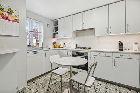 30 Fitzroy Crescent, London, W4 3EL