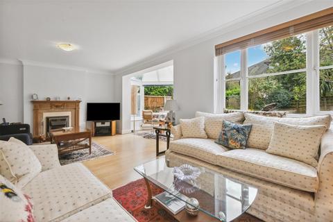 30 Fitzroy Crescent, London, W4 3EL