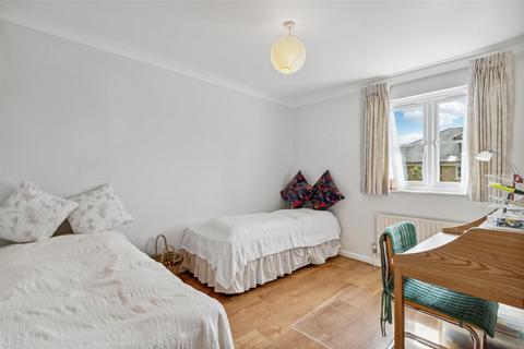 30 Fitzroy Crescent, London, W4 3EL