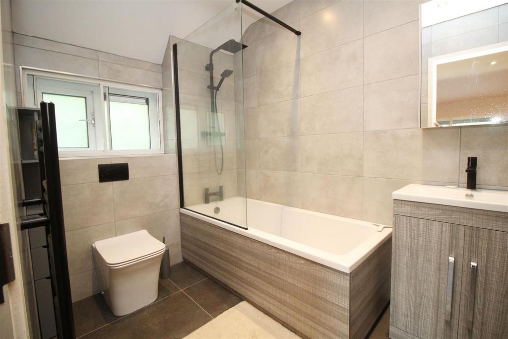 En-suite 1.JPG