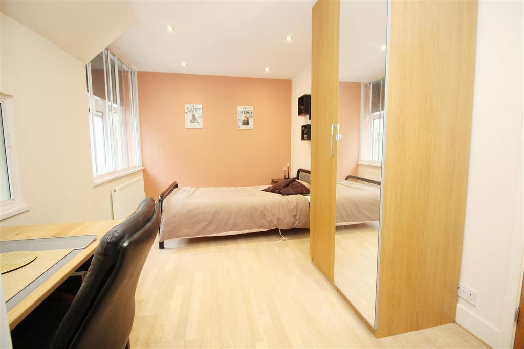 Bedroom 2.JPG