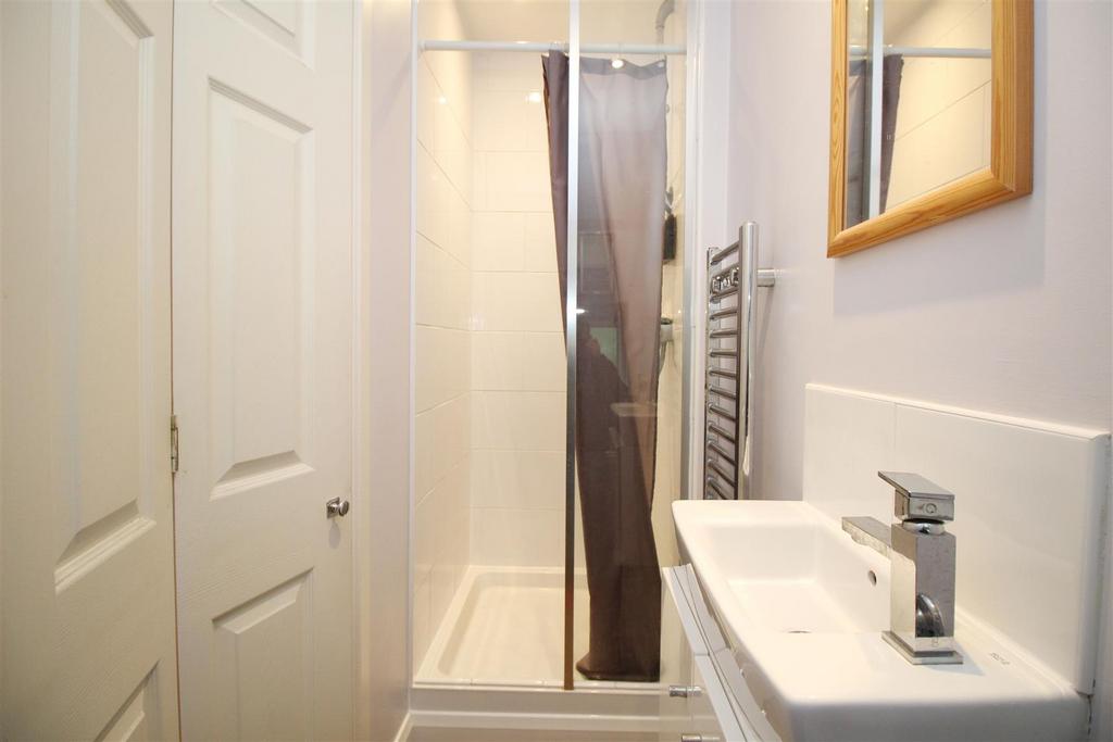 En-suite 2.JPG