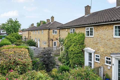 2 Blenheim Close, London, SW20 9BD