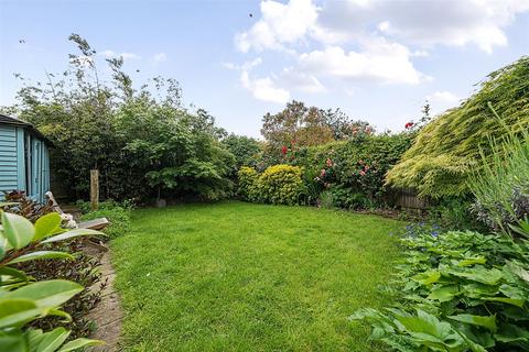 2 Blenheim Close, London, SW20 9BD