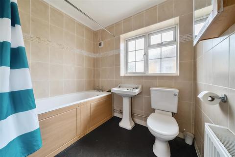 2 Blenheim Close, London, SW20 9BD