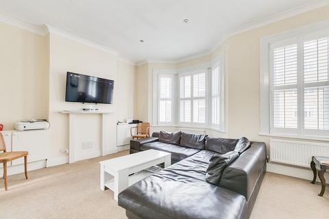 3 bedroom flat to rent, Kelvedon Road, London, SW6