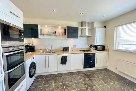 2 bedroom flat for sale, Villandry Fort RoadNewhavenEast Sussex