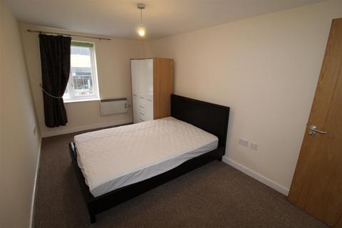 2 bedroom flat to rent, Crossley House, Halifax