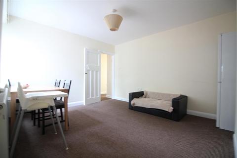 1 bedroom flat to rent, Elmsworth Avenue, Hounslow