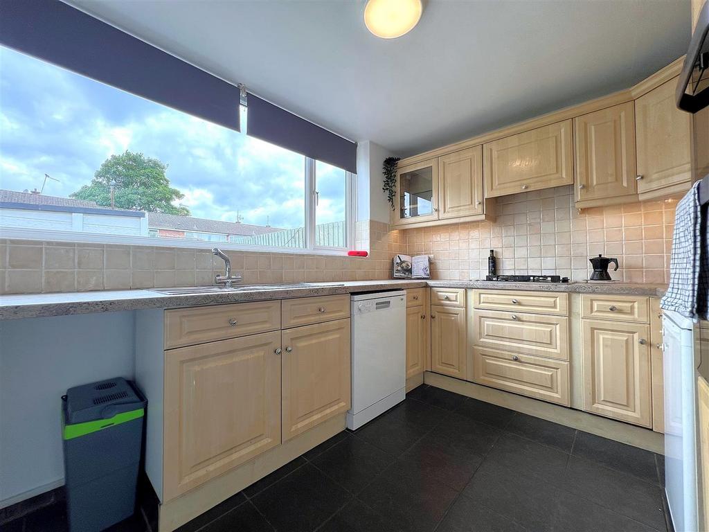 Kitchen 2.jpg