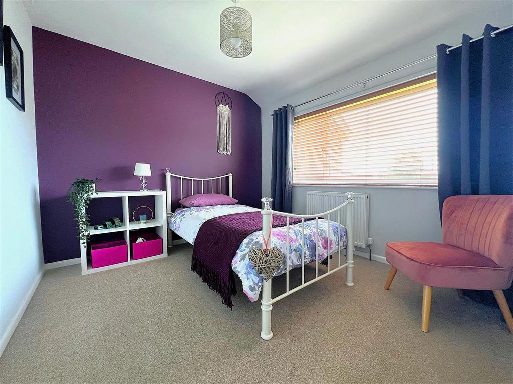 Bed 2.jpg
