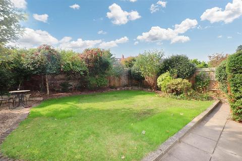 18 Arbour Close, Kenilworth, CV8 2BA