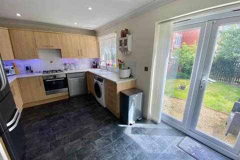 4 bedroom townhouse for sale, Spring Place Court, Mirfield