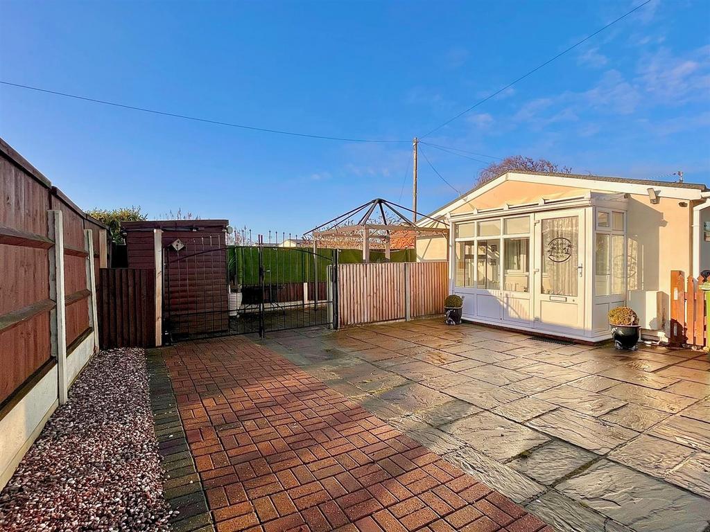 The Glebe, Hemsby 3 bed detached bungalow for sale £145,000