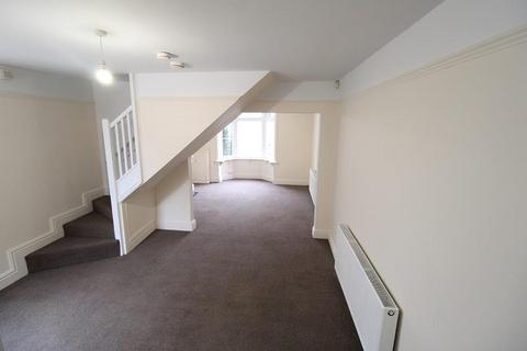 3 bedroom end of terrace house to rent, Church Street, Brierley Hill