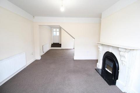 3 bedroom end of terrace house to rent, Church Street, Brierley Hill