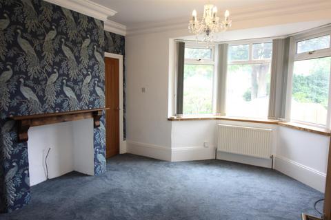 2 bedroom flat for sale, Grove Road, Leeds LS15