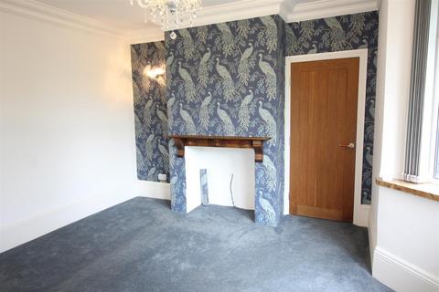 2 bedroom flat for sale, Grove Road, Leeds LS15