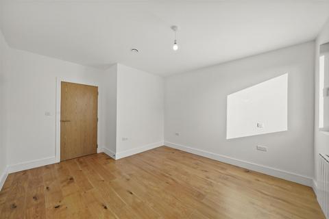1 bedroom flat to rent, 369 Staines Road, Hounslow TW4