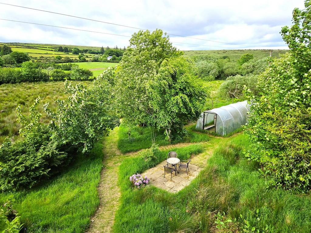 Rear garden, patio.jpg