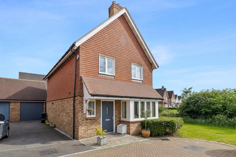 4 bedroom house for sale, Day Close, Horley RH6