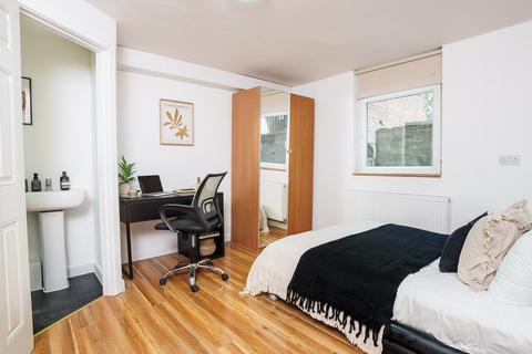 Studio to rent, Apt 1B, 19 Regent Park Terrace #744601