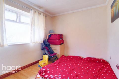 3 bedroom end of terrace house for sale, Compton Crescent, Northolt