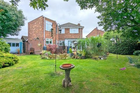 3 bedroom detached house for sale, Newhaven Crescent, Ashford, TW15