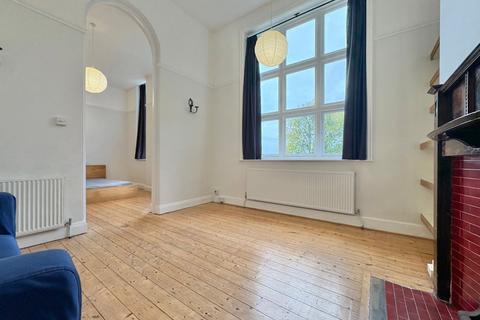 1 bedroom flat to rent, Grange Court, North Grange Mount, Headingley, Leeds, LS6