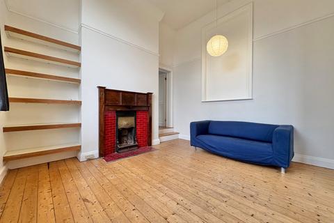 1 bedroom flat to rent, Grange Court, North Grange Mount, Headingley, Leeds, LS6