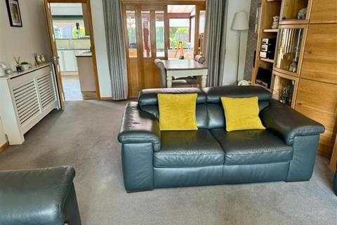76b Higher House Close, Chadderton, Oldham, OL9 8LW