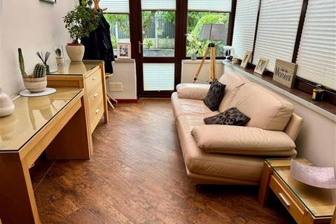 76b Higher House Close, Chadderton, Oldham, OL9 8LW