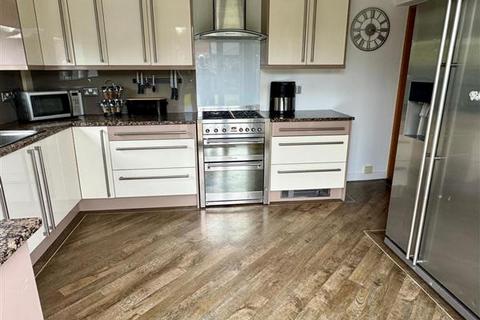 76b Higher House Close, Chadderton, Oldham, OL9 8LW