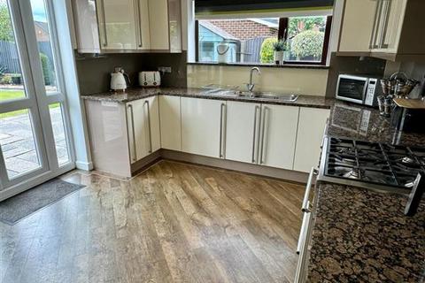 76b Higher House Close, Chadderton, Oldham, OL9 8LW