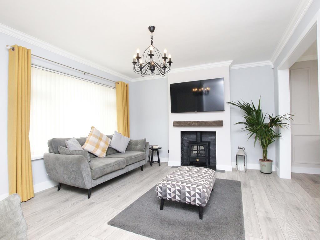 Heol Ap Pryce, Beddau, CF38 2SH 3 bed semidetached house for sale £