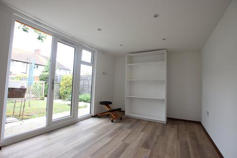 3 bedroom terraced house to rent, Homemead Road, Croydon, CR0