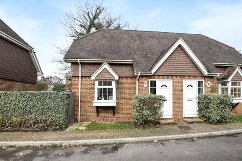 2 bedroom house for sale, Claremont Road, West Byfleet, Surrey