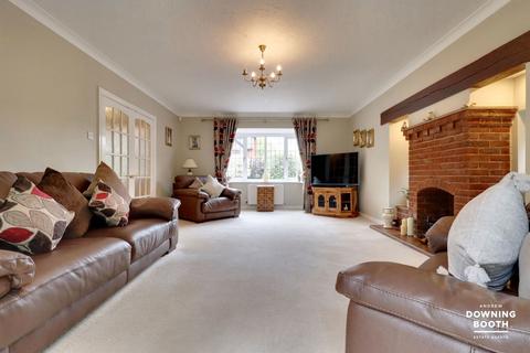 4 bedroom detached house for sale, Lansbury Close, Stafford ST17