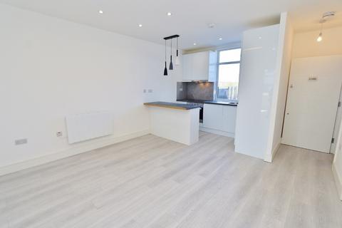 2 bedroom flat to rent, Collier Row Road, Romford, RM5