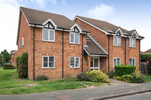 1 bedroom flat for sale, Wakefield Close, Byfleet KT14