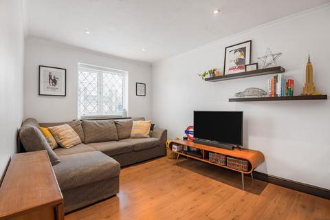 1 bedroom flat for sale, Wakefield Close, Byfleet KT14