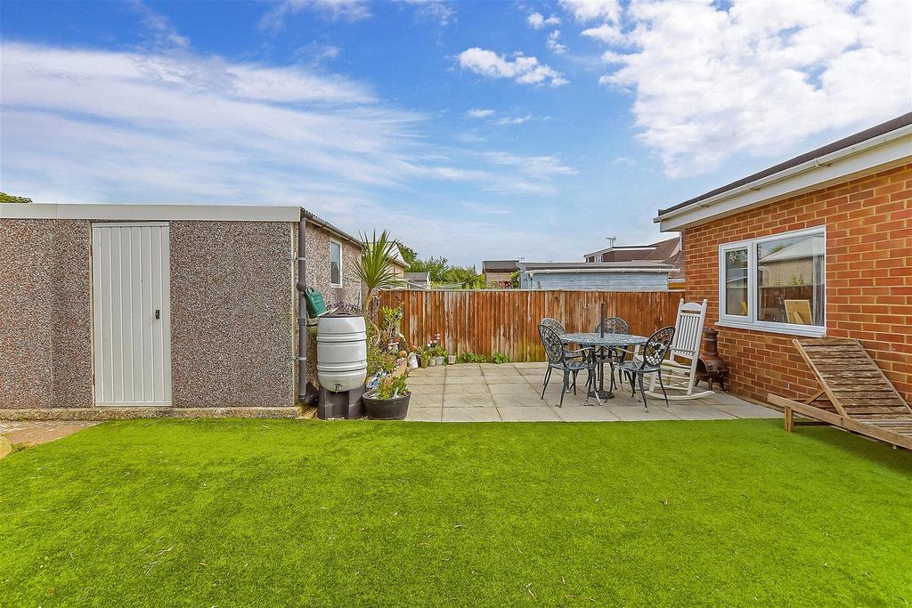 Milton Avenue, Rustington, West Sussex 3 bed semidetached bungalow for