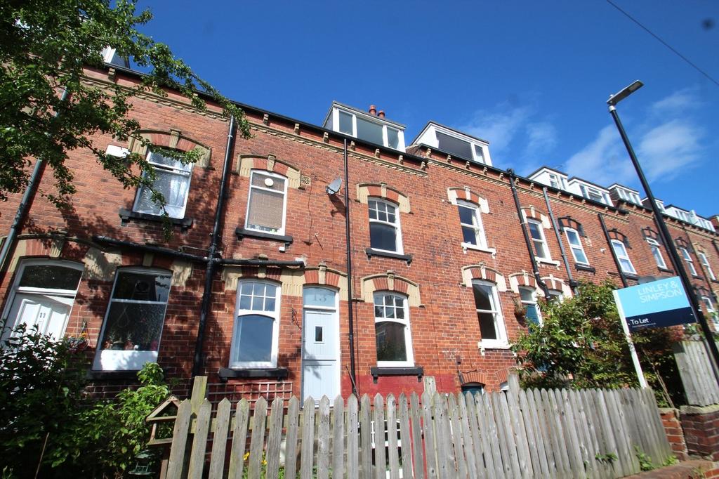 Methley Lane, Leeds, West Yorkshire, LS7 3 bed terraced house to rent