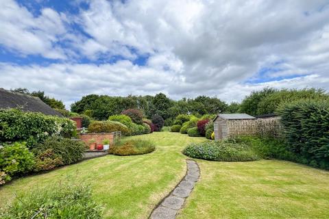 3 bedroom semi-detached bungalow for sale, Roslyn Avenue, Huddersfield HD4