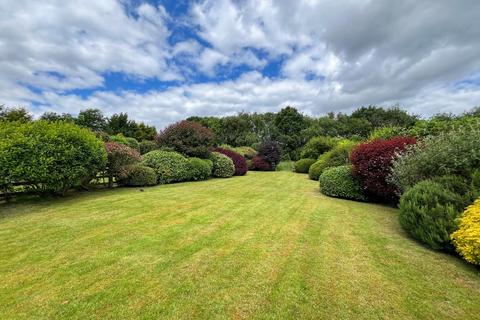 3 bedroom semi-detached bungalow for sale, Roslyn Avenue, Huddersfield HD4