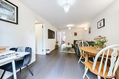 127 Selhurst Close, London, SW19 6AY