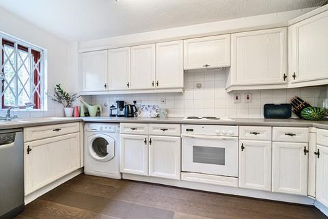 127 Selhurst Close, London, SW19 6AY