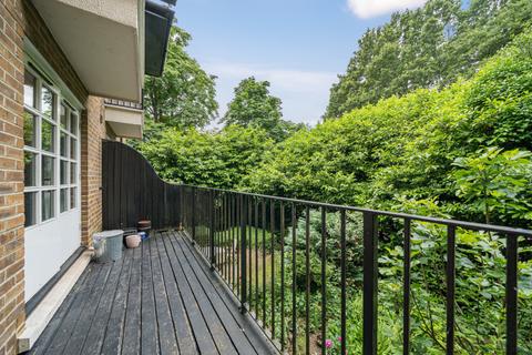 127 Selhurst Close, London, SW19 6AY