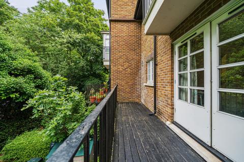 127 Selhurst Close, London, SW19 6AY